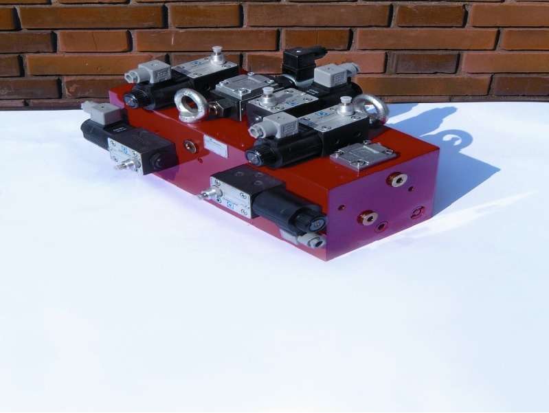 manifold-block-assemblies